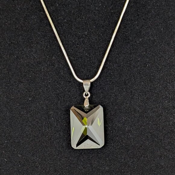 Faceted Green Glass Pendant Necklace - Picture 5 of 7